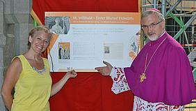 Pate für Tafel 1 des Bienen-Schöpfungswegs ist Bischof Gregor Maria Hanke. Initiiert hat den Weg Dr. Helga Rolletschek. Foto: E. Meyer
